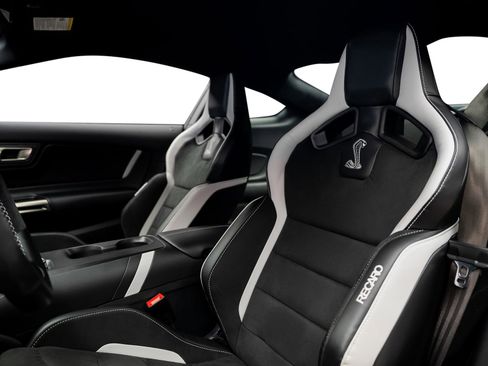 Used 2021 Ford Mustang Shelby GT500 w/ Carbon Fiber Track Pack image 36