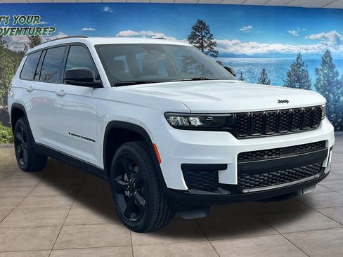 New 2025 Jeep Grand Cherokee L Altitude image 3