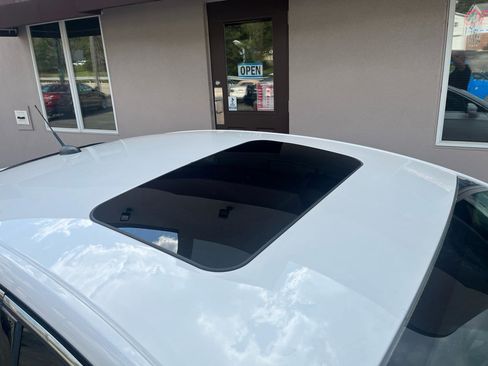 Used 2017 Ford Fusion SE w/ Equipment Group 202A AWD/4WD image 12