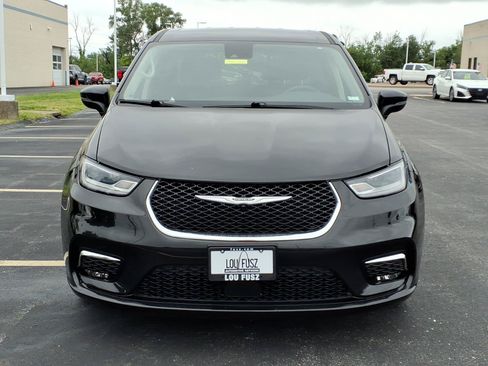 Used 2023 Chrysler Pacifica Touring-L FWD image 33