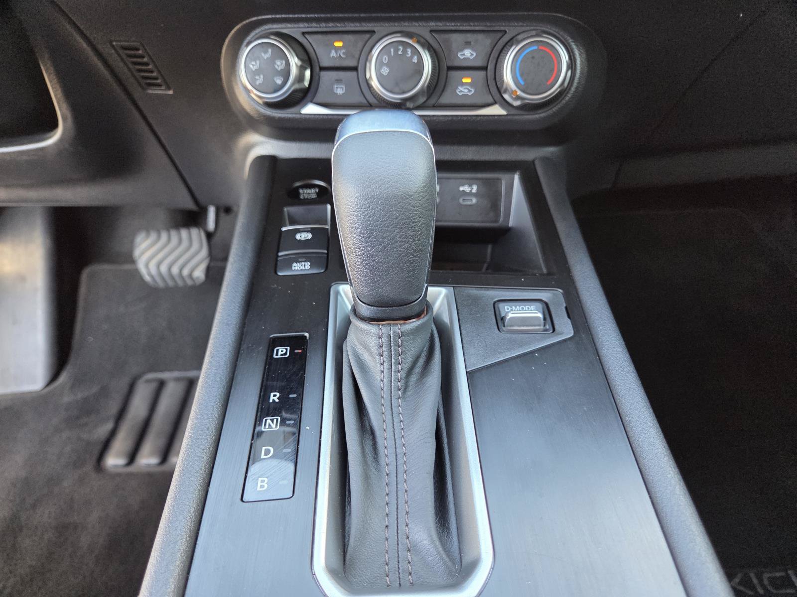 Used 2025 Nissan Kicks SV FWD image 26