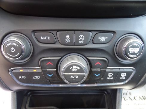 Used 2019 Jeep Cherokee 4WD Limited w/ Luxury Group w/ Luxury Group image 35