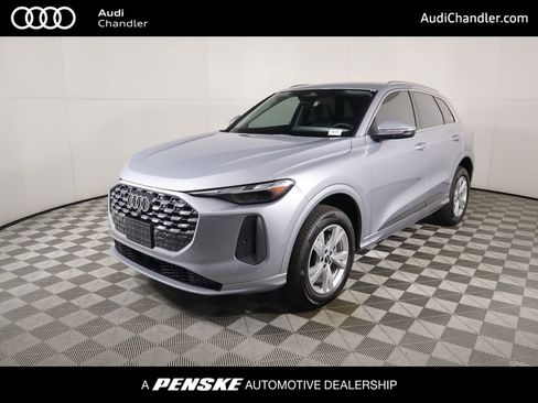 Used 2025 Audi Q5 Premium w/ Convenience Package image 1