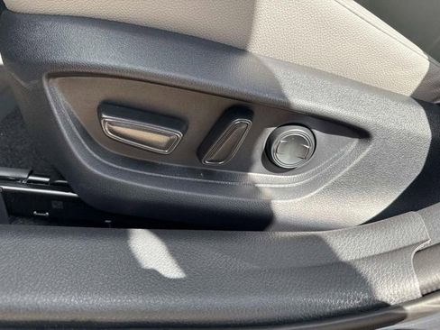 Used 2026 Toyota Camry SE w/ Convenience Package image 19