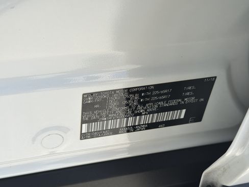 Used 2019 Toyota RAV4 XLE w/ Convenience Package FWD image 31