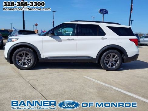 Certified 2022 Ford Explorer XLT w/ Equipment Group 202A image 3