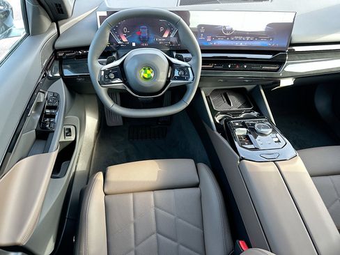 New 2026 BMW 530i w/ Convenience Package RWD image 17