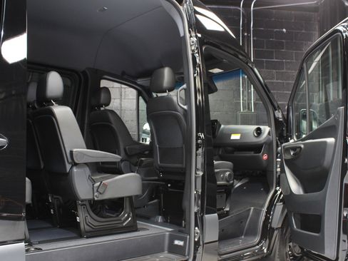 Used 2024 Mercedes-Benz Sprinter 2500 image 42