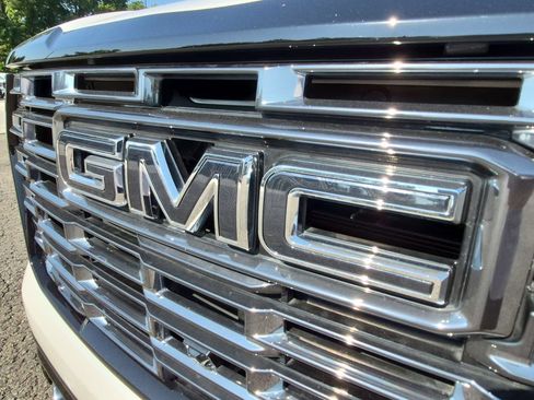 Certified 2025 GMC Yukon Denali Ultimate AWD/4WD image 34