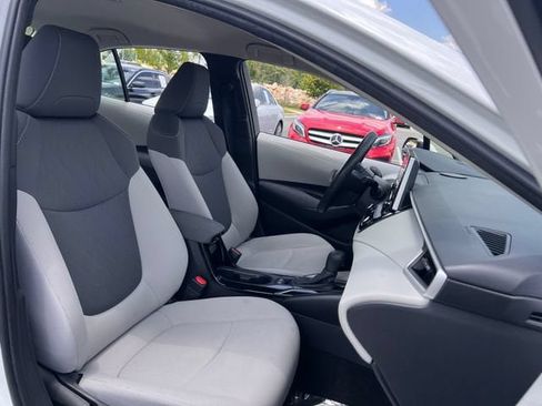 Used 2021 Toyota Corolla LE w/ LE Convenience Package FWD image 30