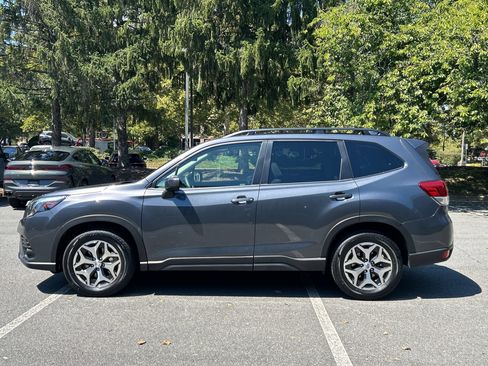 Used 2023 Subaru Forester Premium AWD/4WD image 2