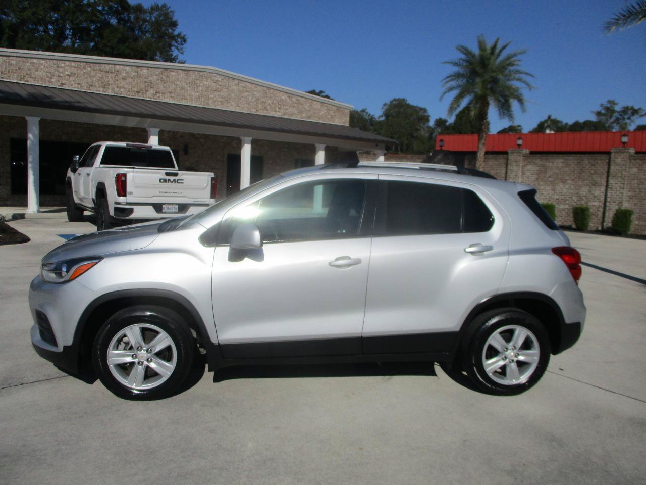 Used 2021 Chevrolet Trax LT FWD image 26