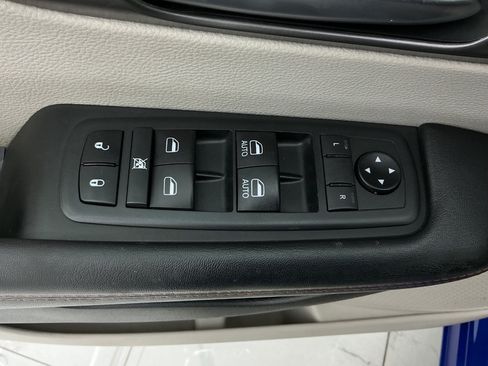 Used 2020 Chrysler Pacifica Touring w/ Advanced Safetytec Group FWD image 38