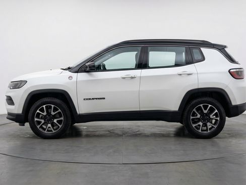 Used 2025 Jeep Compass Trailhawk AWD/4WD image 5