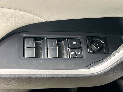 Used 2023 Toyota RAV4 XLE Premium image 16