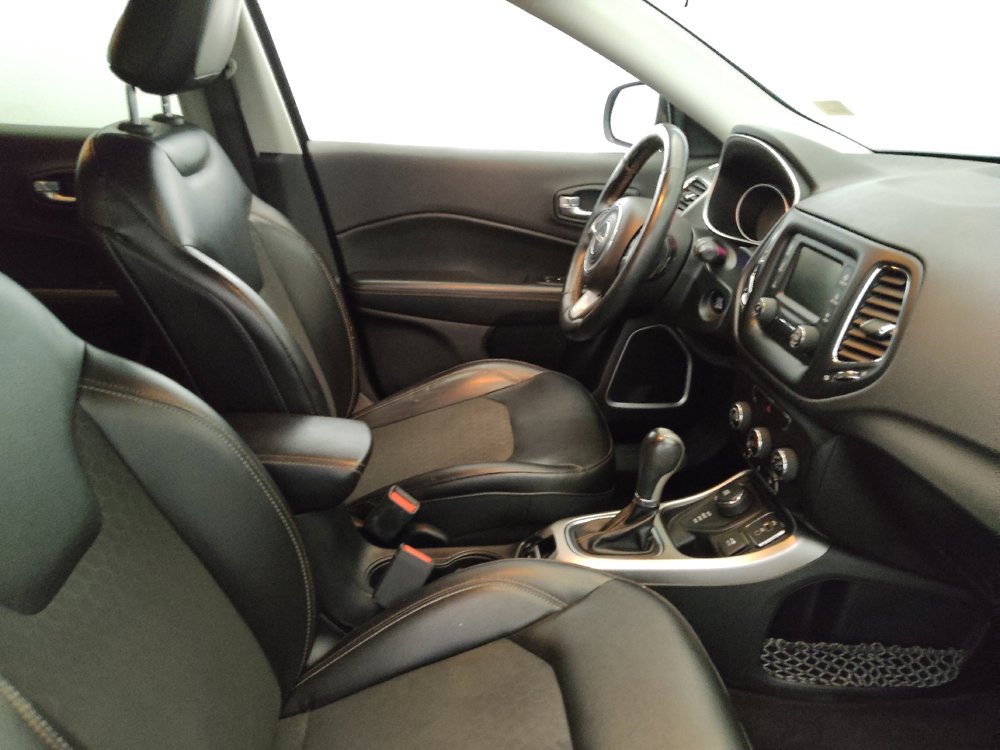 Used 2018 Jeep Compass Latitude w/ Cold Weather Group AWD/4WD image 21