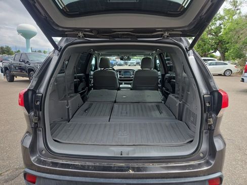 Used 2018 Toyota Highlander XLE AWD/4WD image 21