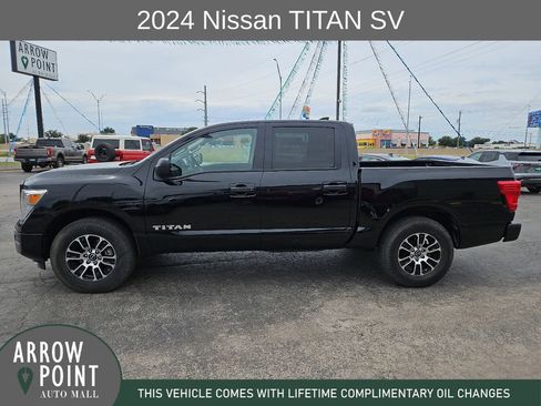 Used 2024 Nissan Titan SV RWD image 7