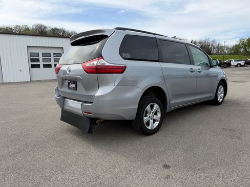 Used 2017 Toyota Sienna LE FWD image 5