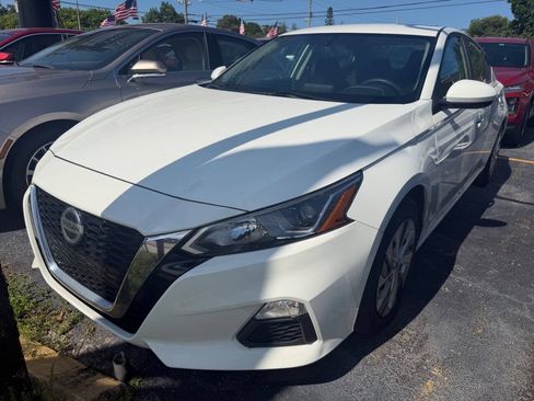 Used 2020 Nissan Altima 2.5 S FWD image 2