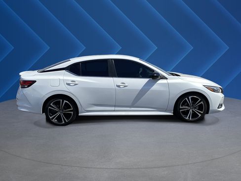 Used 2020 Nissan Sentra SR w/ Electronics Package FWD image 2