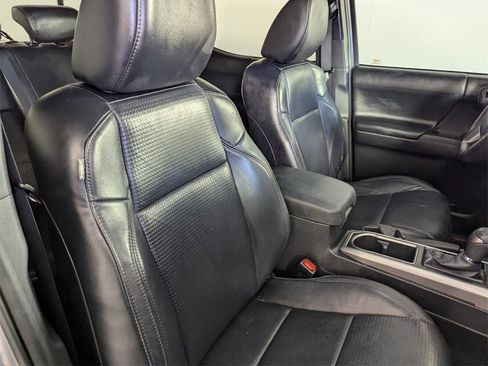 Used 2020 Toyota Tacoma Limited image 35