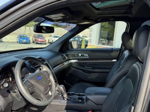 Used 2019 Ford Explorer Limited w/ Class III Trailer Tow Package FWD image 5