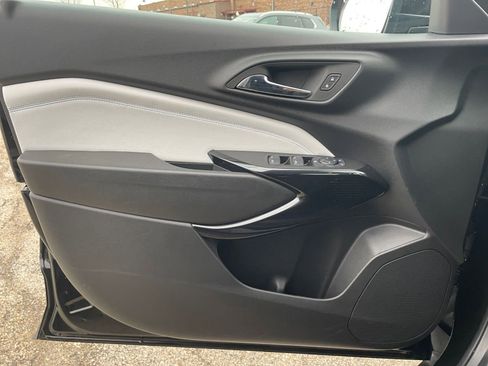 Used 2025 Chevrolet Trax LT image 18