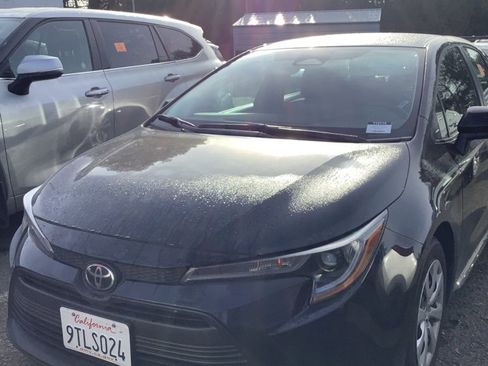 Used 2025 Toyota Corolla LE image 1