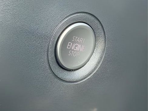 Used 2023 Volkswagen ID.4 Pro S image 9