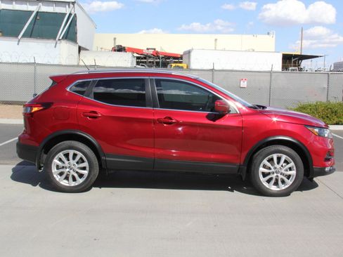 Used 2022 Nissan Rogue Sport SV w/ Technology Package image 4