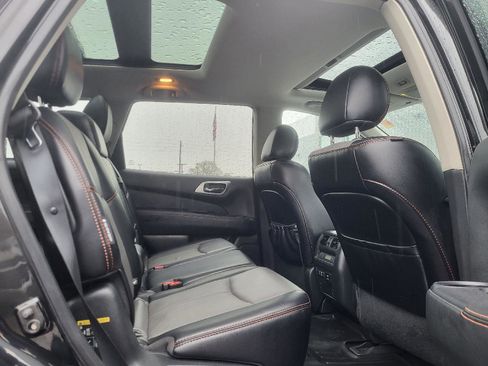 Used 2020 Nissan Pathfinder SL image 11