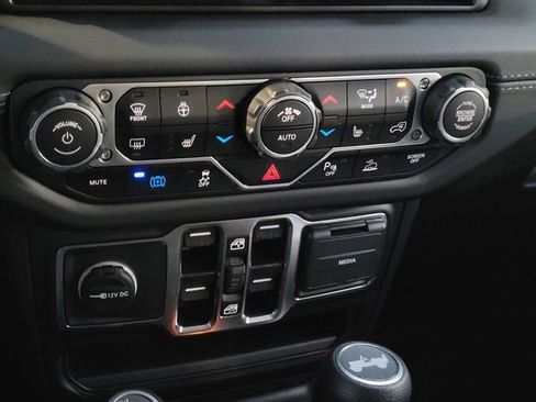 Certified 2025 Jeep Wrangler Unlimited Sahara w/ Safety Group image 11