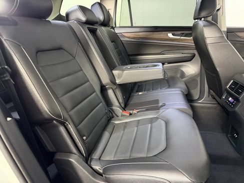 Used 2025 Volkswagen Atlas SEL AWD/4WD image 31