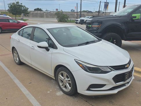 Used 2017 Chevrolet Cruze LT w/ Convenience Package FWD image 6
