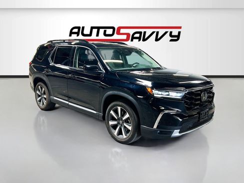 Used 2024 Honda Pilot Touring image 1