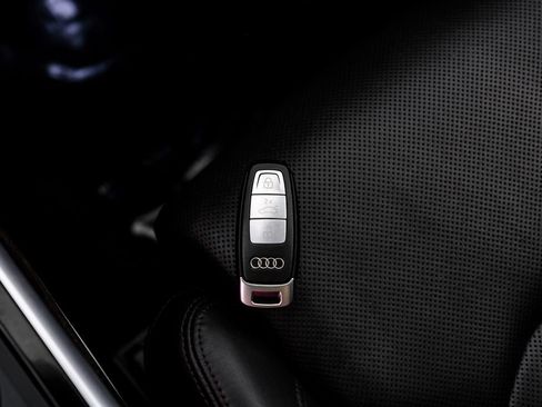 Used 2019 Audi Q8 Prestige w/ Luxury Package AWD/4WD image 70