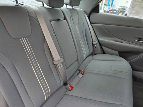 Used 2025 Hyundai Elantra SEL FWD image 19