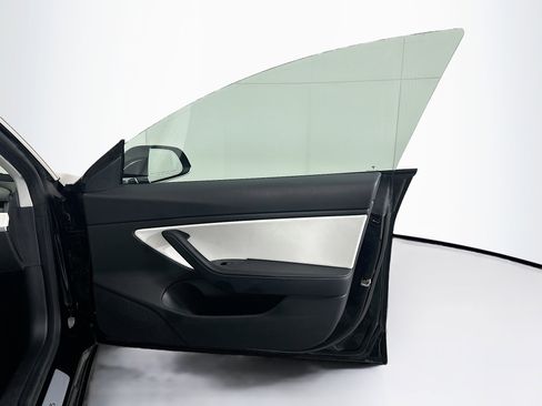 Used 2018 Tesla Model 3 Mid Range image 31