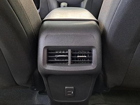 Used 2024 Chevrolet Equinox LT image 30