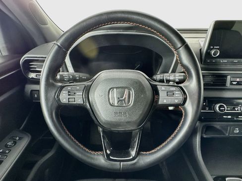 Certified 2025 Honda Pilot Sport image 11