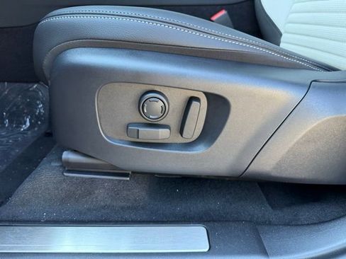 New 2026 Land Rover Discovery Sport Landmark AWD/4WD image 13