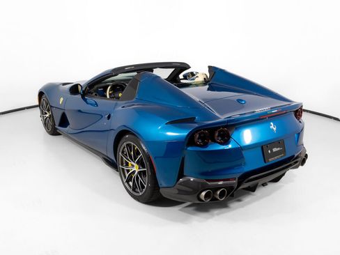 Used 2021 Ferrari 812 GTS RWD image 5