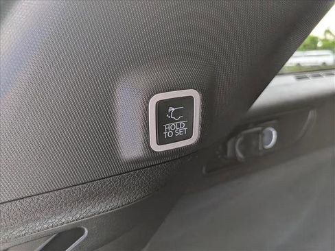 Used 2023 Jeep Grand Cherokee Overland w/ Luxury Tech Group IV AWD/4WD image 21
