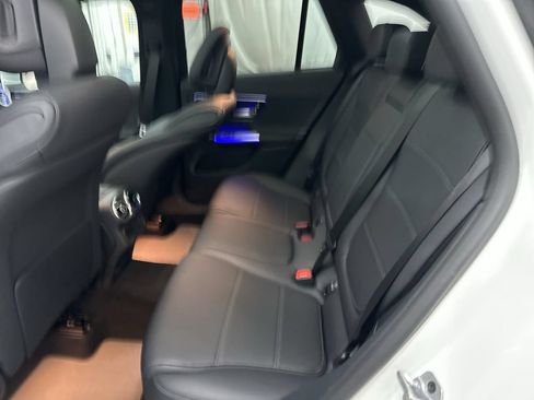Used 2026 Mercedes-Benz GLC 300 image 23