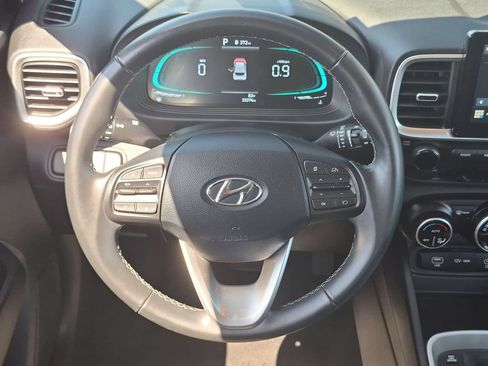 Used 2025 Hyundai Venue SEL FWD image 23