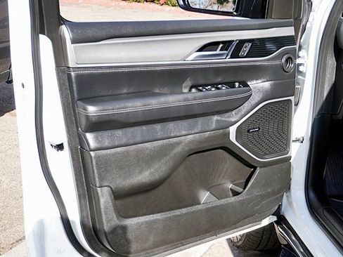 Certified 2025 Jeep Wagoneer Series II image 24