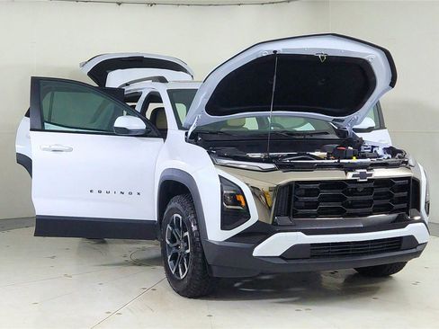 New 2026 Chevrolet Equinox ACTIV w/ Convenience Package III image 9