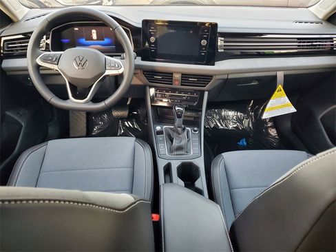 New 2025 Volkswagen Jetta SE image 6