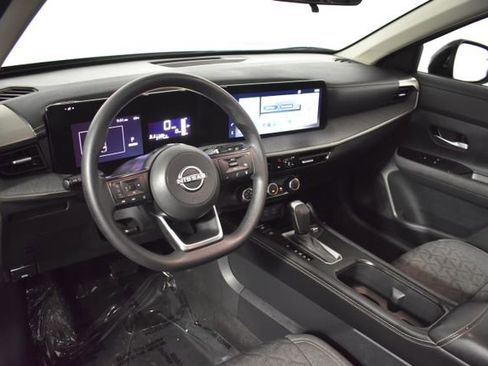 Certified 2025 Nissan Kicks SV w/ SV Premium Package AWD/4WD image 12